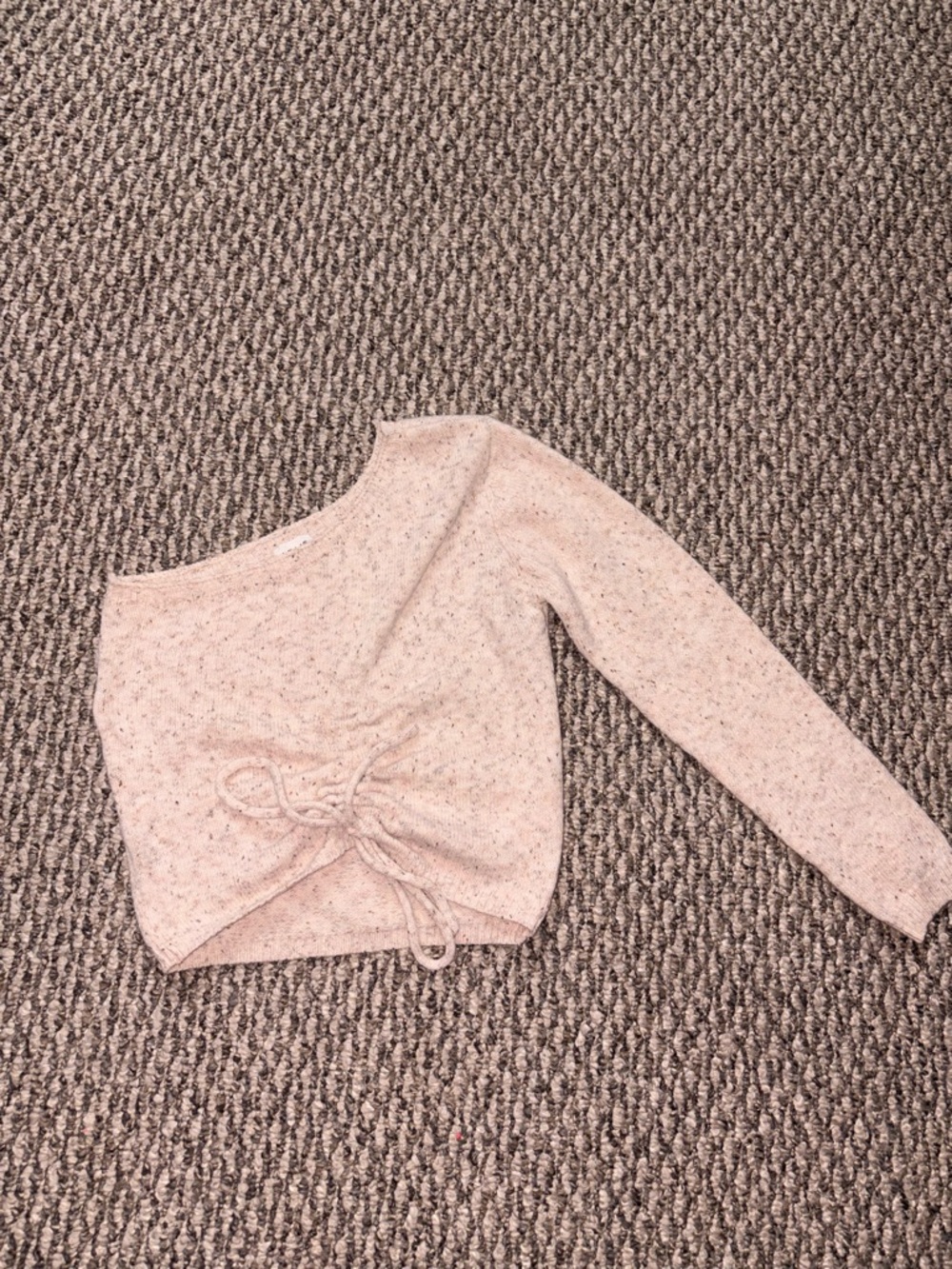 Le Lis Speckled Tie-Front V-Neck Sweater in Blush